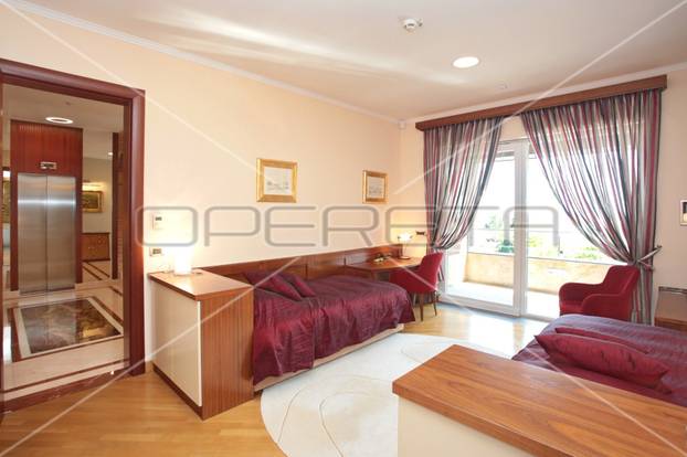 FOTO Ovu vilu od 15 milijuna eura prodaju u Sesvetama! Lift, vrtlari, fontane, mala sirena...