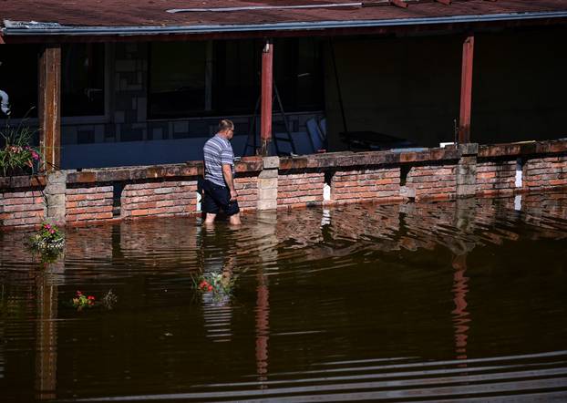 Ivanja Reka: Poplavljeno nogometno igralište i ugostiteljski objekt
