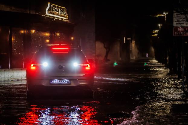 Kaštela: Olujno jugo i plima opet potopili Donja Kaštela