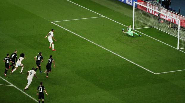 Champions League - Round of 16 Second Leg - Paris St Germain v Manchester United