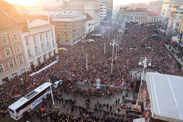 Panorama sve?anog do?eka hrvatske rukometne reprezentacije u Zagrebu