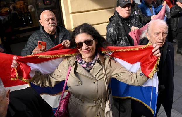 Zagreb: Prosvjed Authtone - Hrvatske stranke prava ispred Srpskog narodnog vije&cacute;a