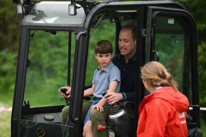 Princ i princeza od Walesa s djecom volontirali u Sloughu u sklopu akcije Big Help Out