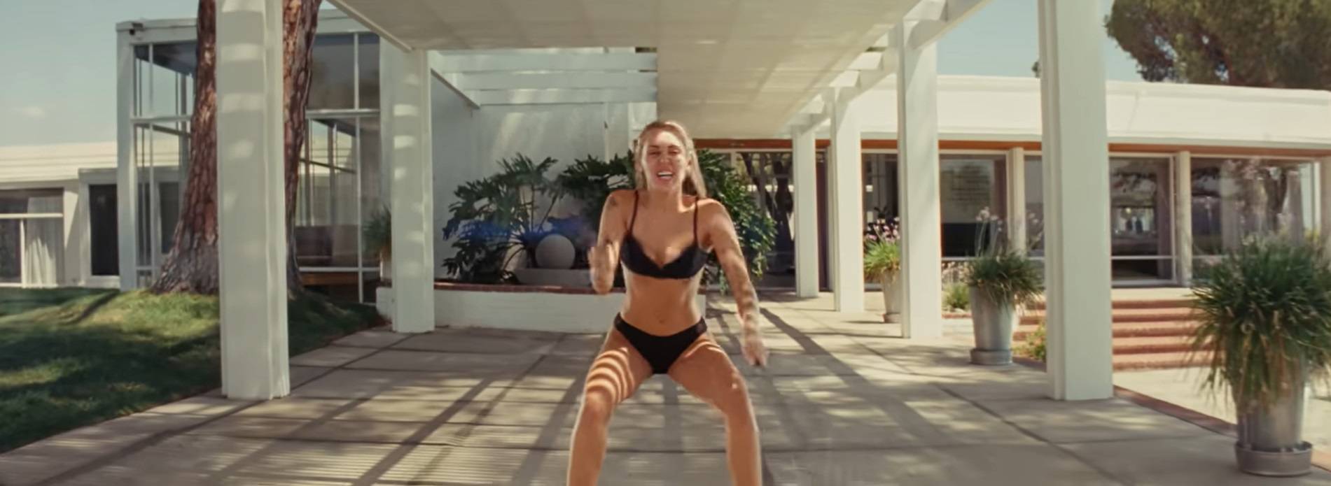 Miley Cyrus spot nove pjesme snimala u vili u kojoj ju je Liam prevario s više od 14 ljubavnica