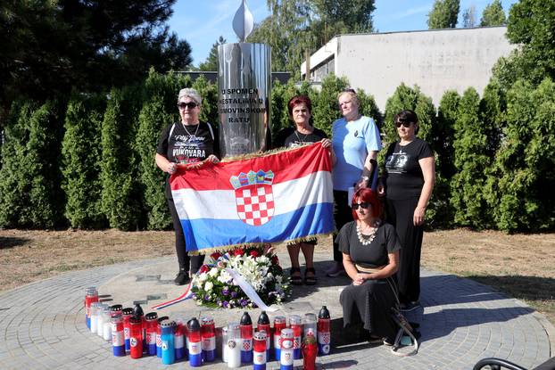 Vukovar: Polaganje vijenaca na spomen obilježju nestalim osobama u Domovinskom ratu