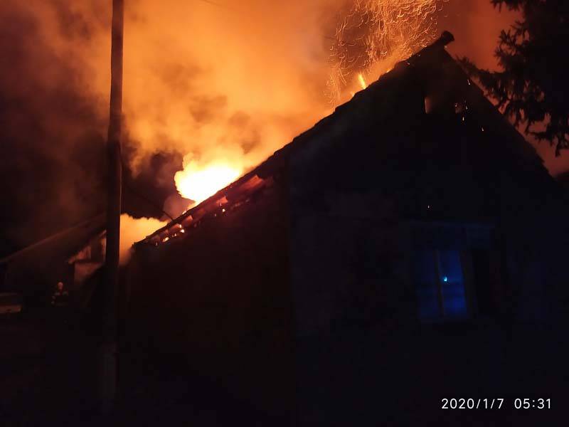 Buktinja u Osijeku: U požaru kuće izgorio krov i 5 prostorija