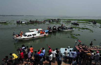 U Bangladešu potonuo trajekt, poginulo je najmanje 10 ljudi
