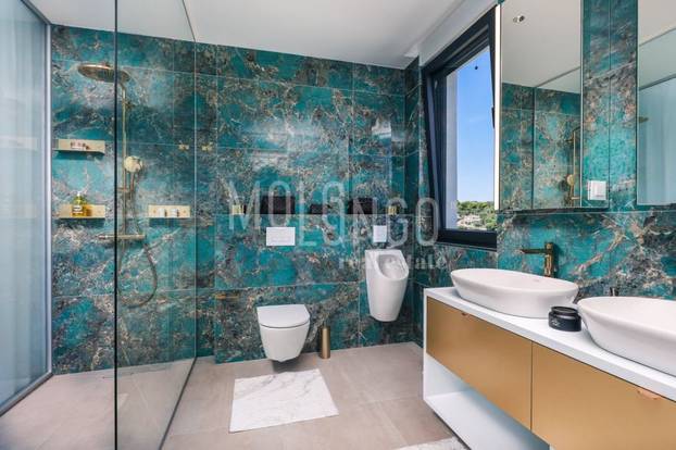 Opa! Vila na Pagu opremljena je tako da ni ne morate na plažu