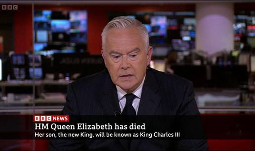 Novinaru BBC-ja koji je prvi prenio vijest o smrti kraljice Elizabete II. nude titulu za to?