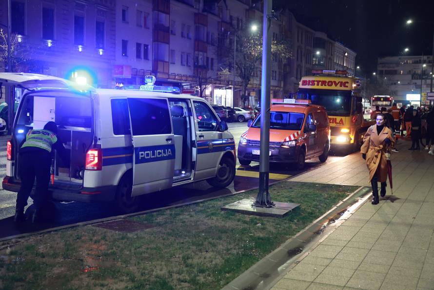 Kaos u centru Osijeka: BMW-om pokosio autobusnu stanicu, 