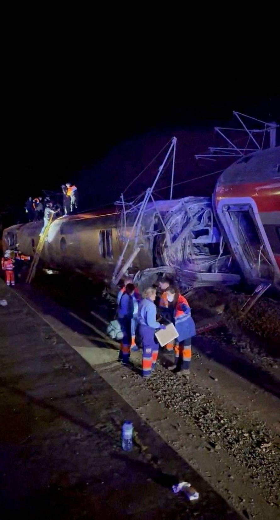 Two high-speed trains derail in Spain