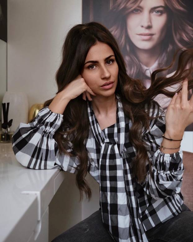 FOTO Bivša klizačica osvojila je Livakovića. Skrivala je trbuh na utakmici, sad su dobili prinovu