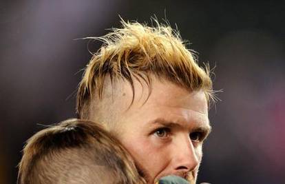 David Beckham sa sinom predstavio je novu frizuru