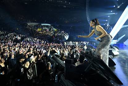 FOTO Resice, šljokice i gomila emocija: Evo kako izgleda peti koncert Aleksandre Prijović...