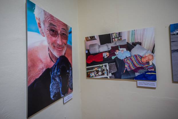 Vela Luka: Otvorenje izložbe privatnih fotografija Olivera Dragojevića