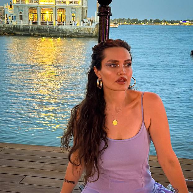 Turska glumica nevjerojatno nalikuje svojoj američkoj kolegici: 'Ista si Angelina Jolie!'