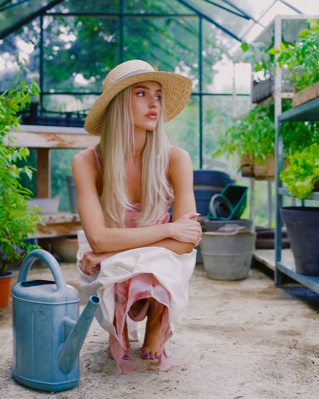 FOTO Zamamna plavuša plijeni pozornost gdje god se pojavi! Surađivala je i s Netflixom