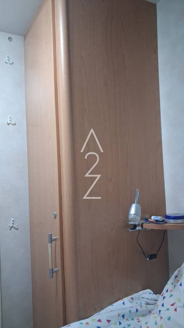 FOTO U Novalji prodaju kućicu od 30 m2 za 12.000 €! Mobilna je: 3 su hladnjaka i ova oprema