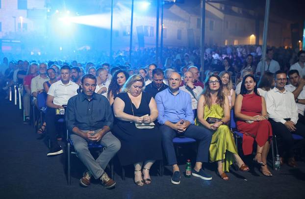 Vela Luka: Održan koncert "Trag u beskraju" posvećen Oliveru Dragojeviću