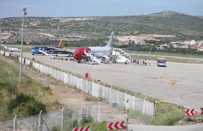 Nestrpljivi 'Romeo' upao na pistu da dočeka curu iz aviona