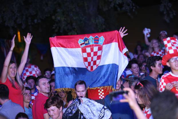 Split: NavijaÄi u fan zoni prate utakmicu Hrvatska - Argentina