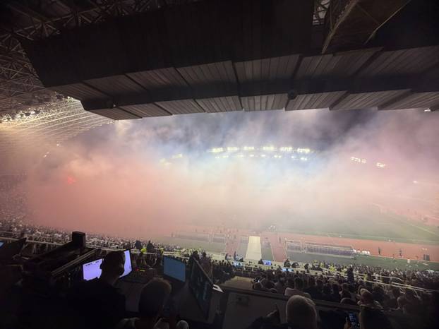FOTO Ovo je bakljada zbog koje je Hajduku zatvoren stadion!