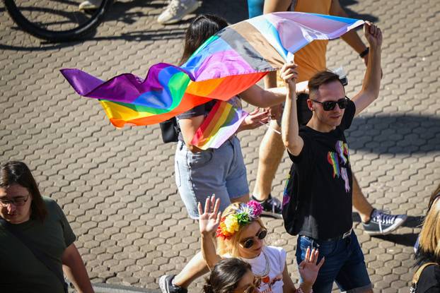 Zagreb: 24. Povorka ponosa LBGTIQ zajednica "Puna usta ponosa" prolazi centrom grada