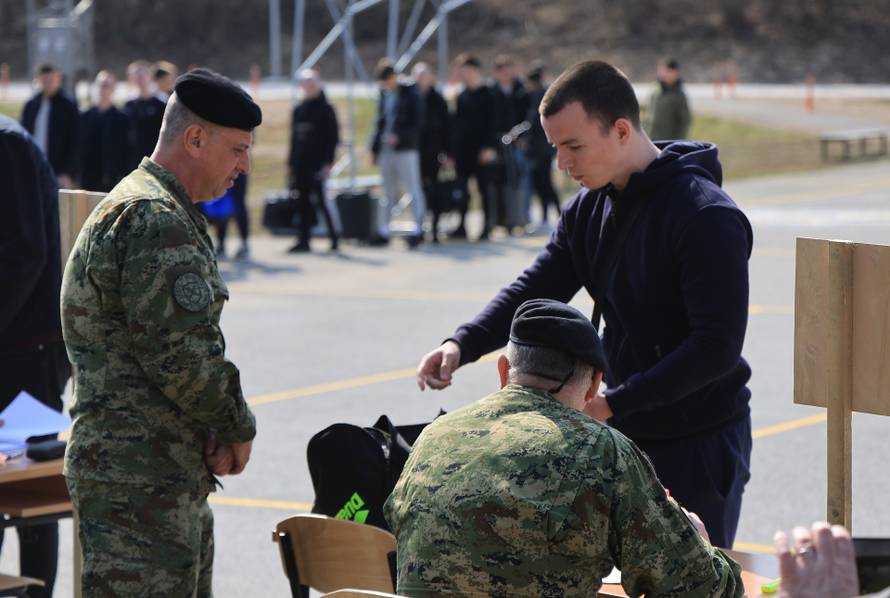 Ministar Anušić i general Kundid na prvom danu TVO-a na Slunju