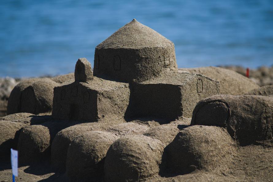 Prekrasne skulpture od pijeska uljepšale poznate plaže u Ninu