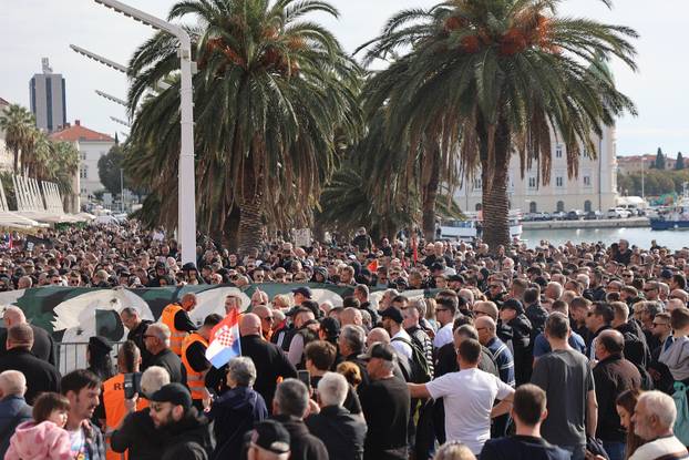 Split: Torcida na Rivi održala prosvjed