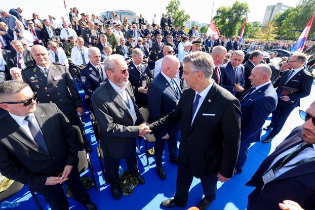 Zagreb: Predsjednik Milanović i premijer Plenković stigli na vojni mimohod u povodu 30. obljetnice VRO Oluja