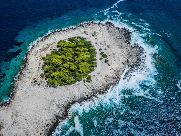 Poluotok Ražnjić na Korčuli snimljen iz zraka 
