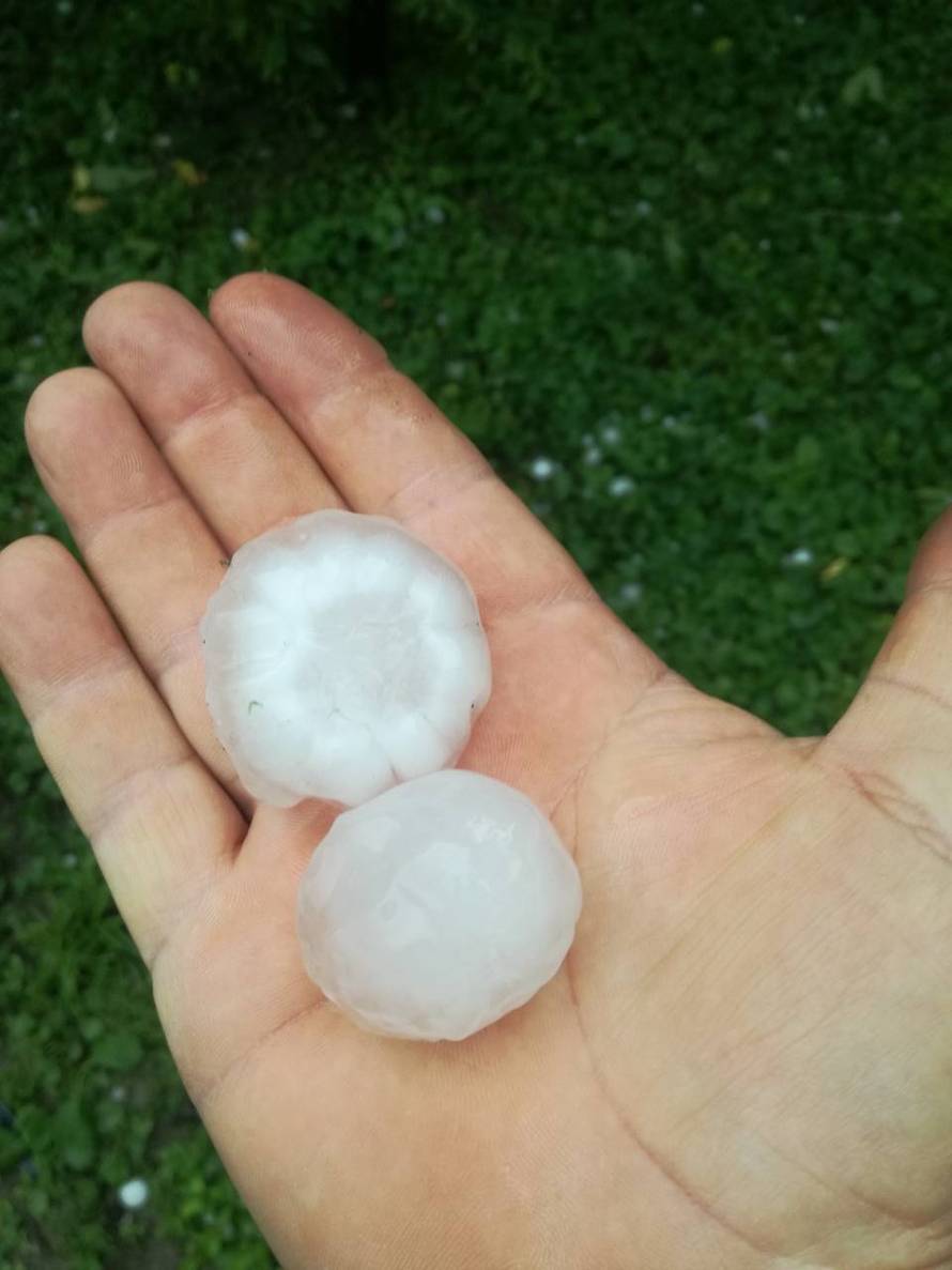 Tuča zasula istočni Zagreb: 'Sve je odzvanjalo po autima'