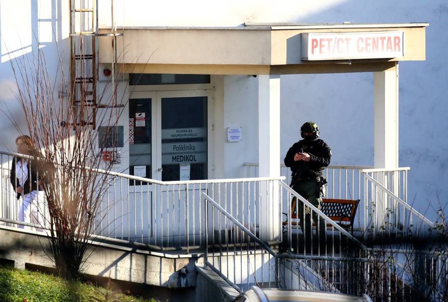 Zagreb: Policija s dugim cijevima ispred KBC Sestre milosrdnice 
