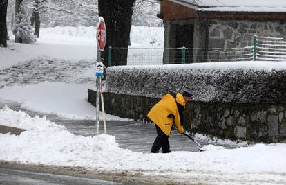 Snijega će biti i u nizinama, za Jadran alarm zbog jakog juga!