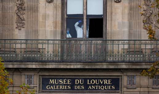 FOTO Policija traga za lopovima koji su pokrali nakit iz Louvrea: 'Ovo je sada utrka s vremenom'