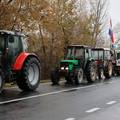 Traktori usporavaju promet kod Đakova: 'Ovo je mirni prosvjed'