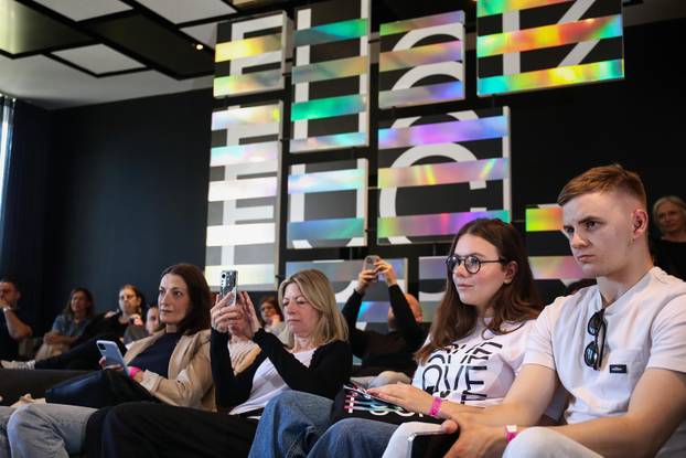 Rovinj: Dani komunikacija - From Witch Hunt to AI: Lessons from Yuval Noah Harari 