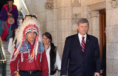 Kanadski premijer ispričao se za asimilaciju Indijanaca