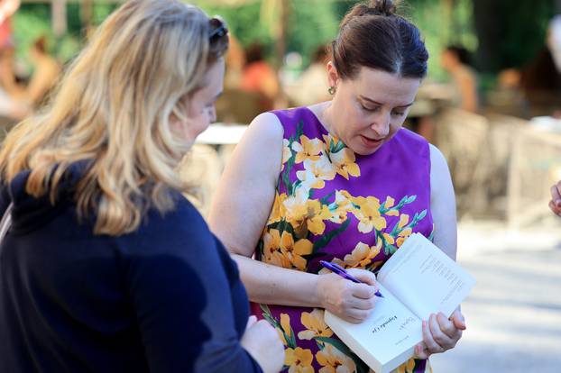 Zagreb: Promocija knjiga iz serijala Bridgerton i susret s autoricom Juliom Quinn