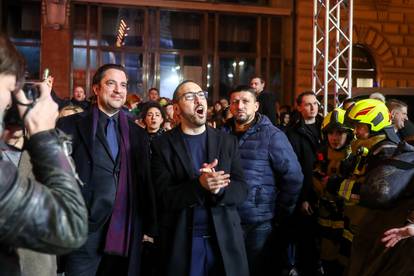 Zagreb: Gradonačelnik Tomašević s građanima proslavio Novu godinu na Trgu bana Jelačića