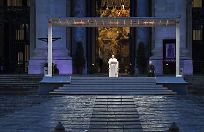 Papa dijelio potpuni oprost na praznom Trgu svetog Petra