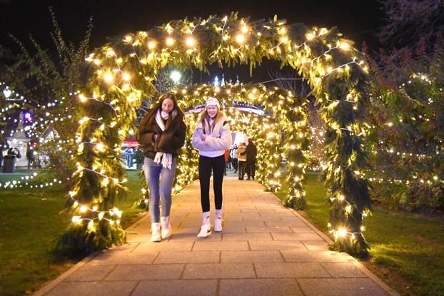 Bjelovar: Grad nikad ljepši u blagdanskom ruhu, a i advent je naraskošniji ikad