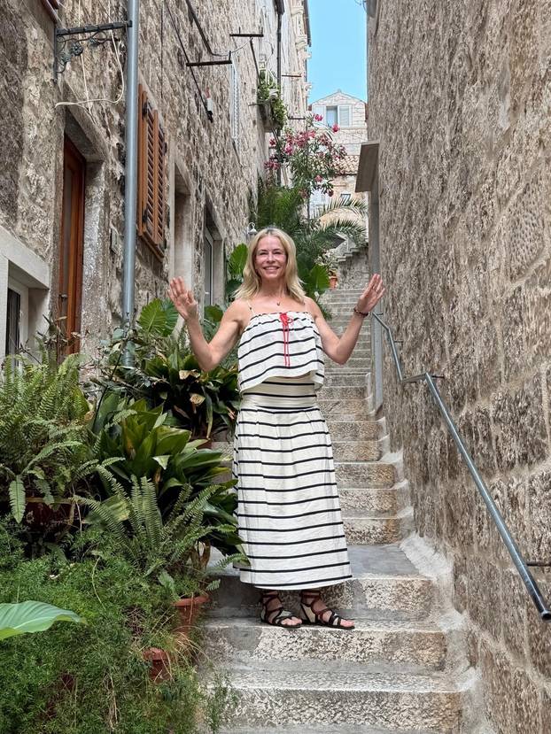 FOTO Komičarka Chelsea Handler odmara u Hrvatskoj! Evo koja je mjesta posjetila