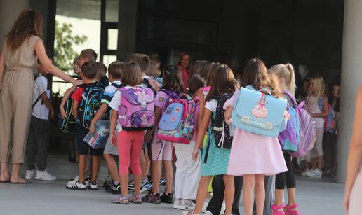 FOTO Povratak u školske klupe: Evo kako izgleda prvi dan škole