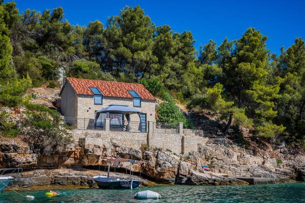 Vela Luka: Uvala Slatina