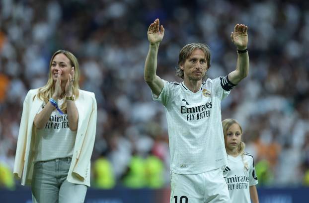 Madrid: Luka Modrić u zagrljaju svoje obitelji završio utakmicu za Real Madrid