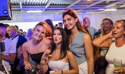 Večer puna pjesme, emocija i sjećanja na Olivera Dragojevića. Ovako je počeo Trag u beskraju