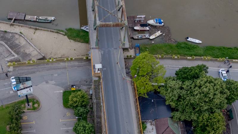 FOTO Pogledajte kako se srušio most u BiH: Obustavljen je i promet na granici...