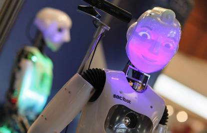 Fujitsu želi napraviti robota koji će proći prijemni za faks